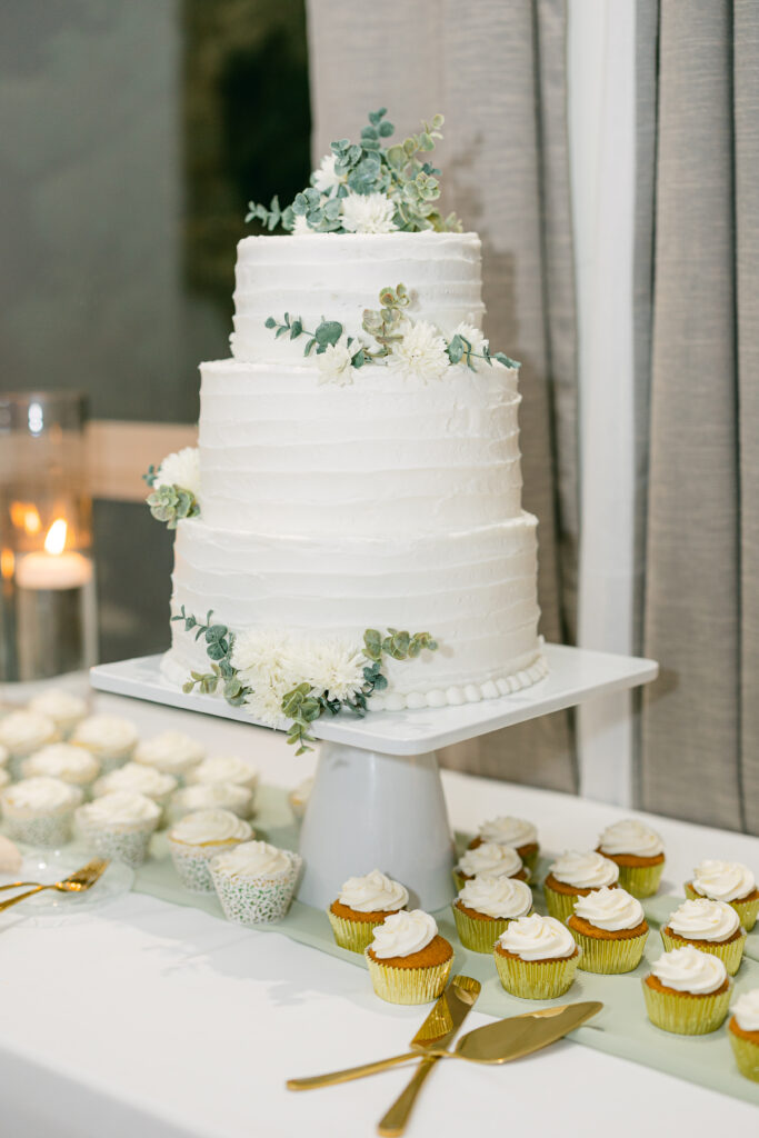 Minimal Floral Wedding Cake with Desserts