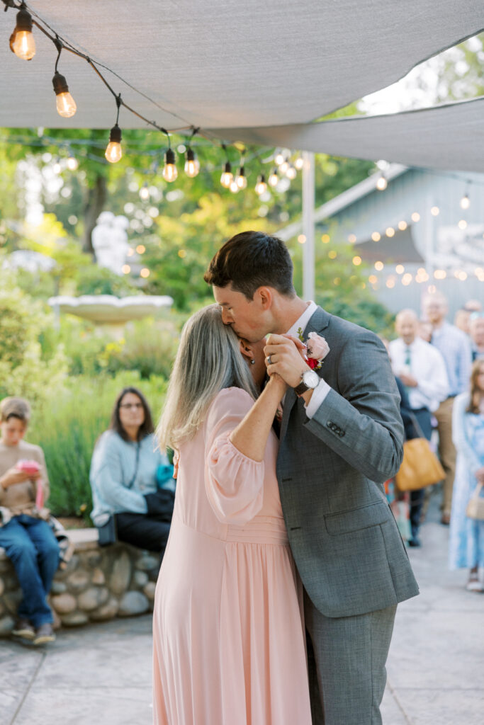 groom and mom photos