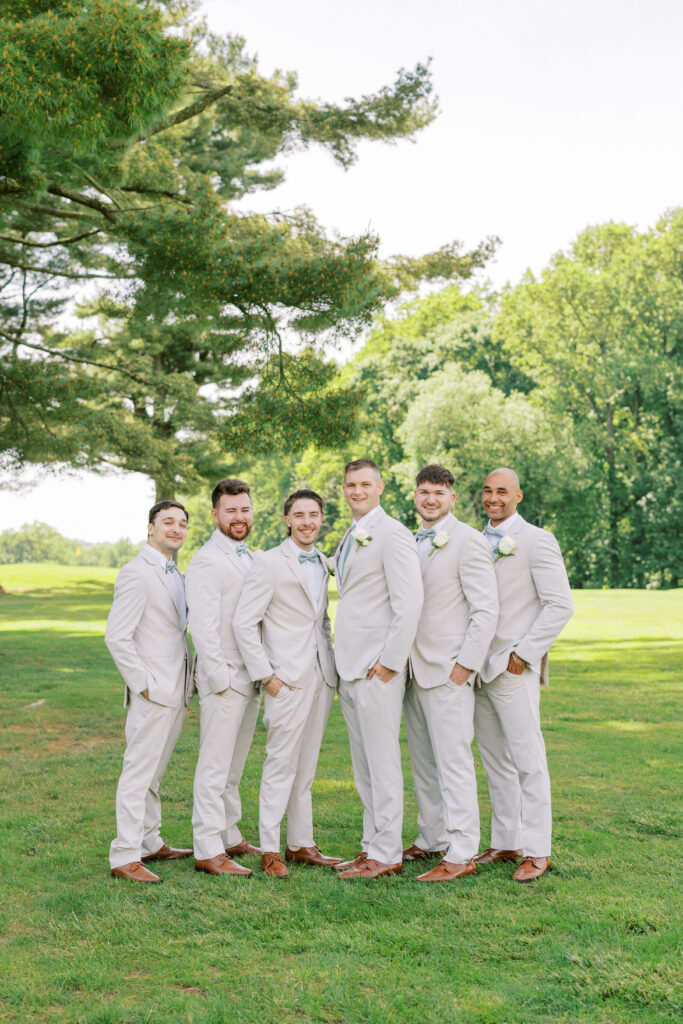 groomsmen photos